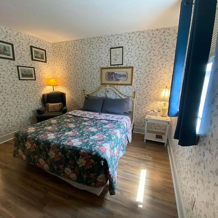 Greystone Manor Bed & Breakfast Bird-in-Hand ภายนอก รูปภาพ