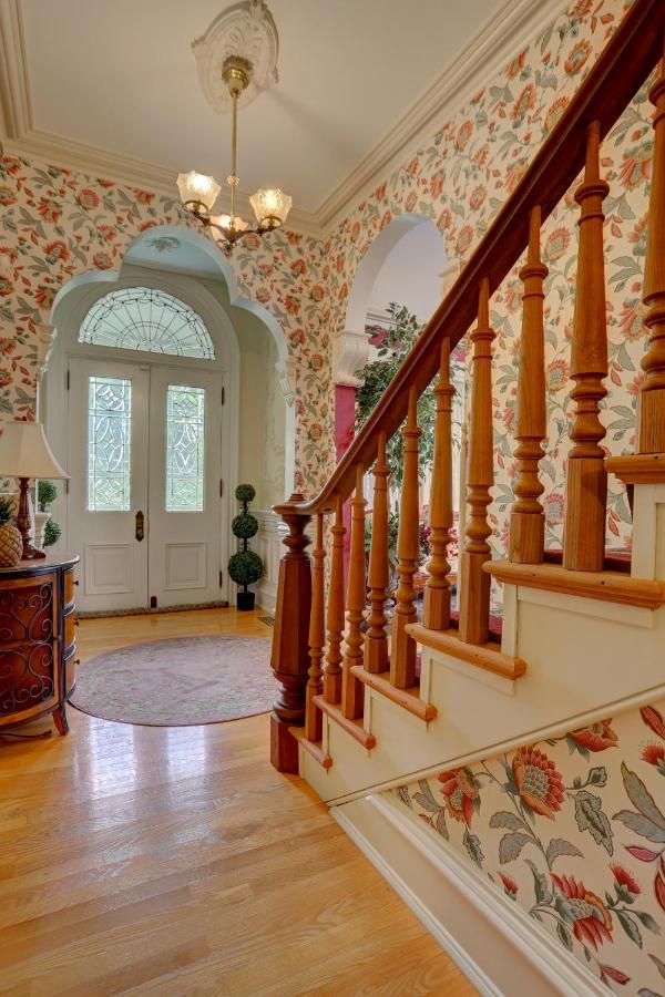 Greystone Manor Bed & Breakfast Bird-in-Hand ภายนอก รูปภาพ