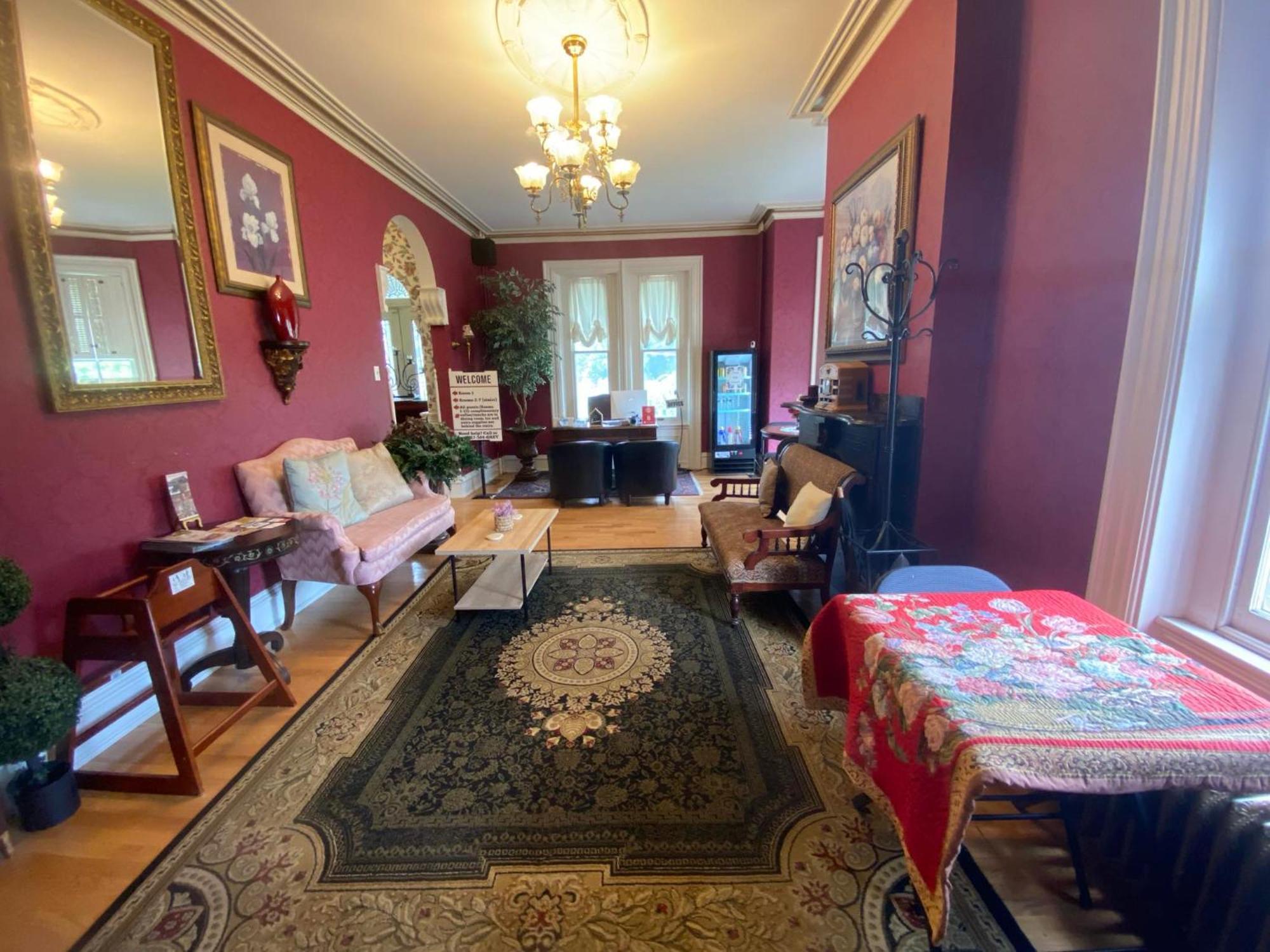 Greystone Manor Bed & Breakfast Bird-in-Hand ภายนอก รูปภาพ