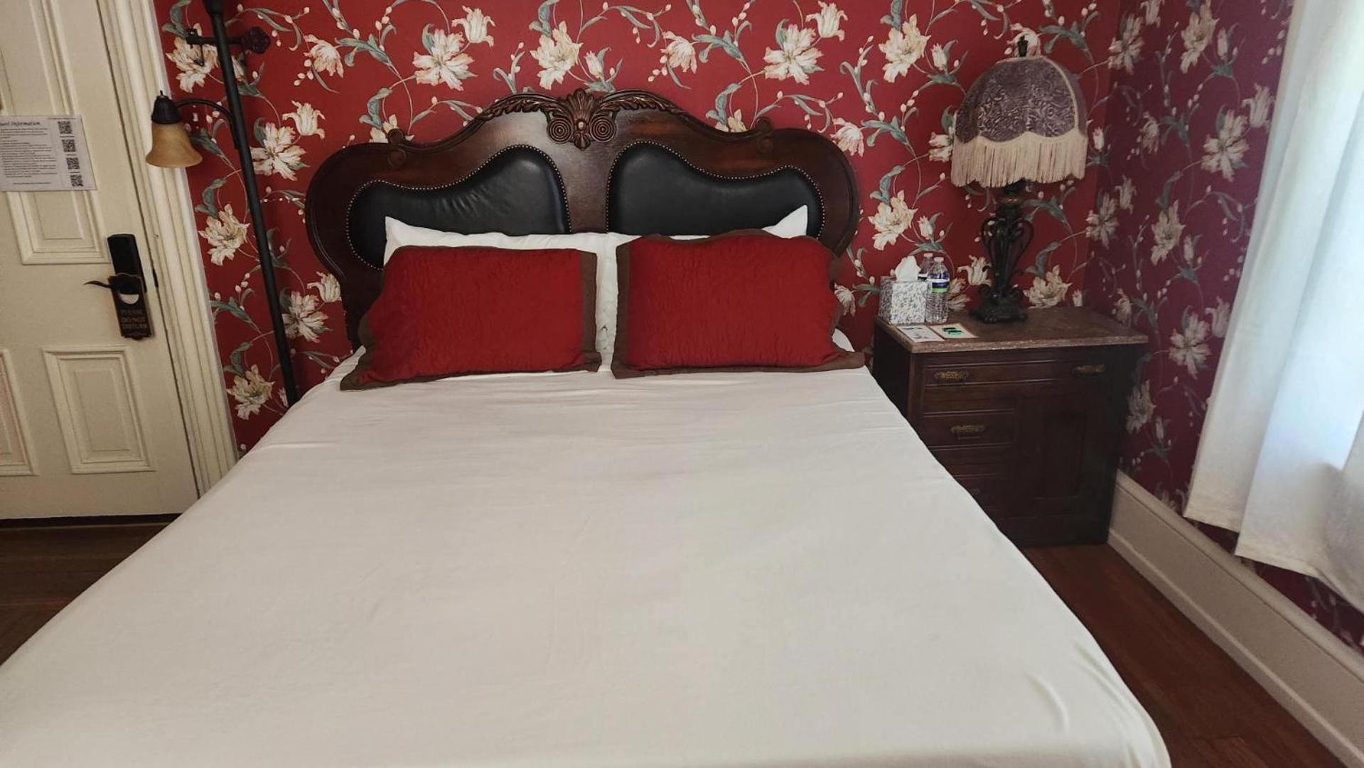 Greystone Manor Bed & Breakfast Bird-in-Hand ภายนอก รูปภาพ