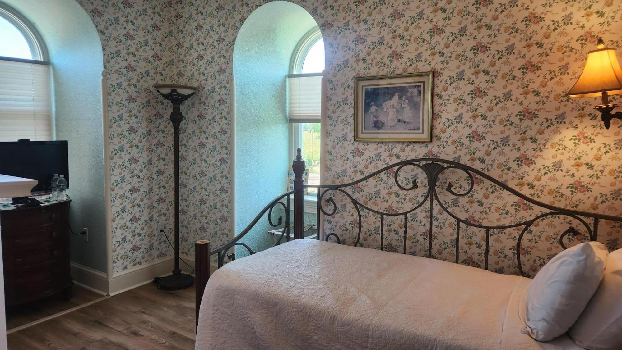 Greystone Manor Bed & Breakfast Bird-in-Hand ภายนอก รูปภาพ