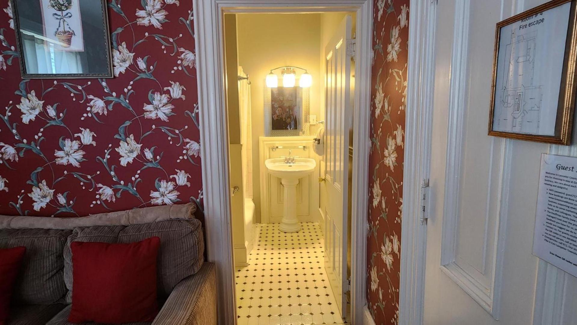 Greystone Manor Bed & Breakfast Bird-in-Hand ภายนอก รูปภาพ