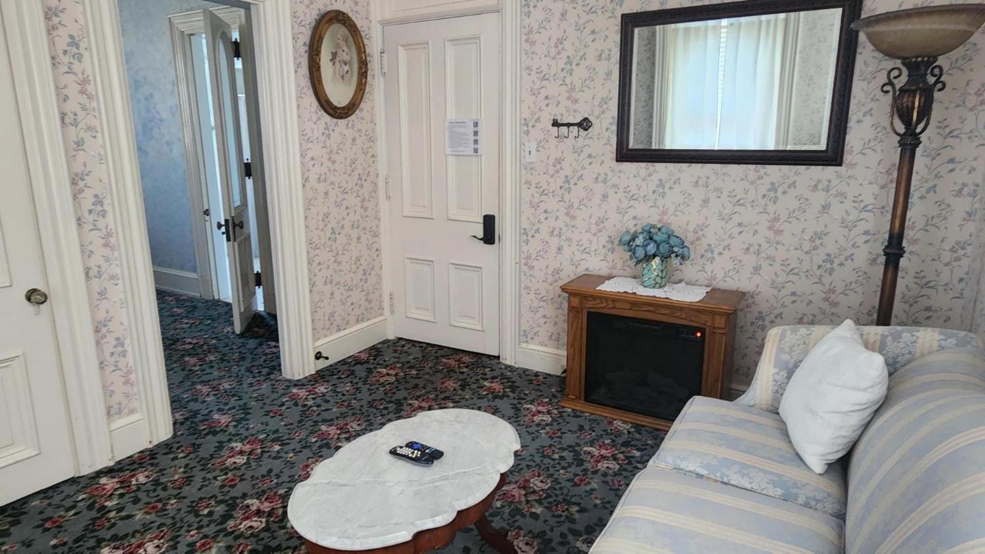 Greystone Manor Bed & Breakfast Bird-in-Hand ภายนอก รูปภาพ