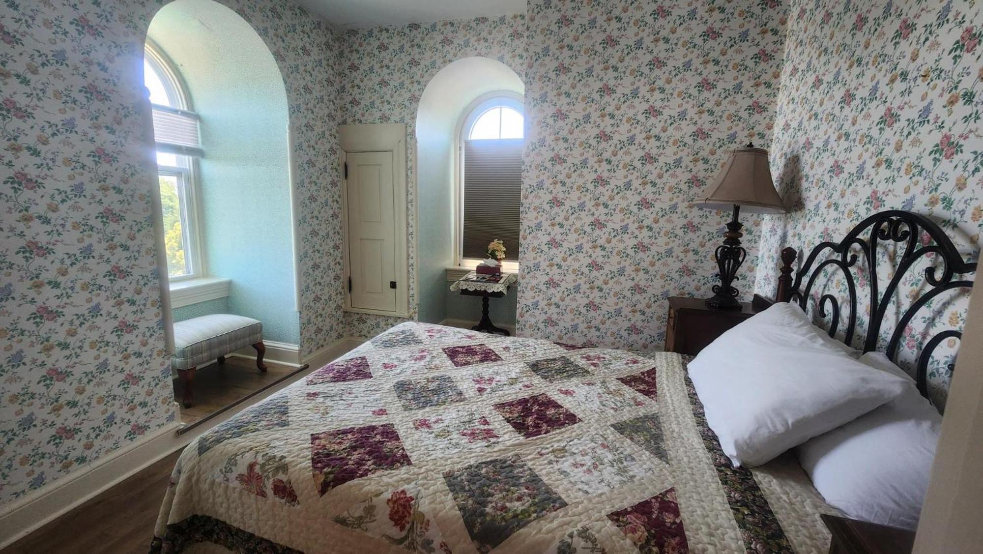 Greystone Manor Bed & Breakfast Bird-in-Hand ภายนอก รูปภาพ