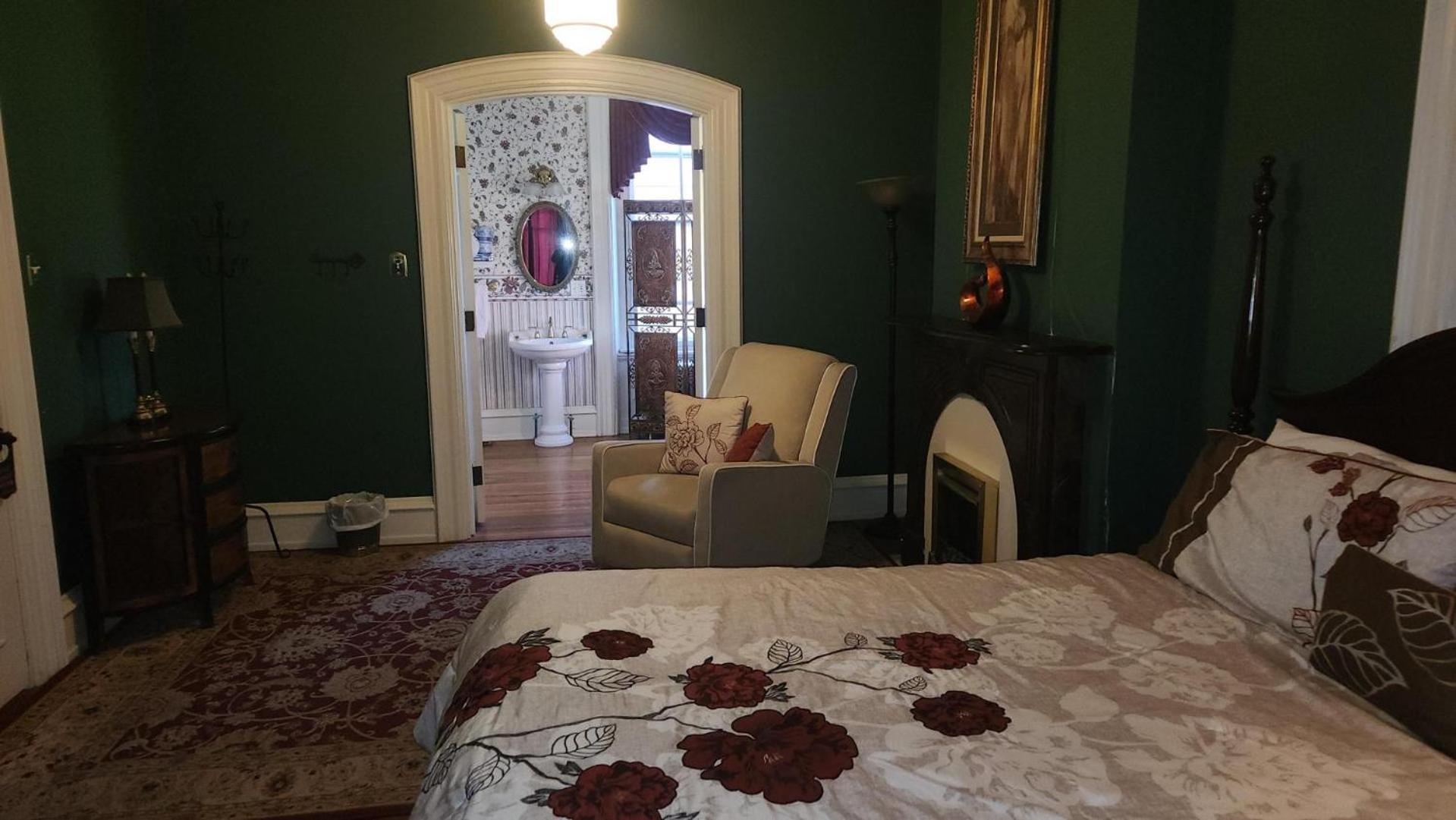 Greystone Manor Bed & Breakfast Bird-in-Hand ภายนอก รูปภาพ
