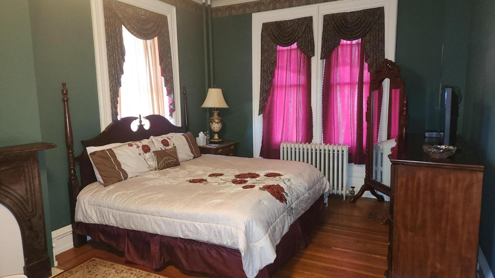 Greystone Manor Bed & Breakfast Bird-in-Hand ภายนอก รูปภาพ