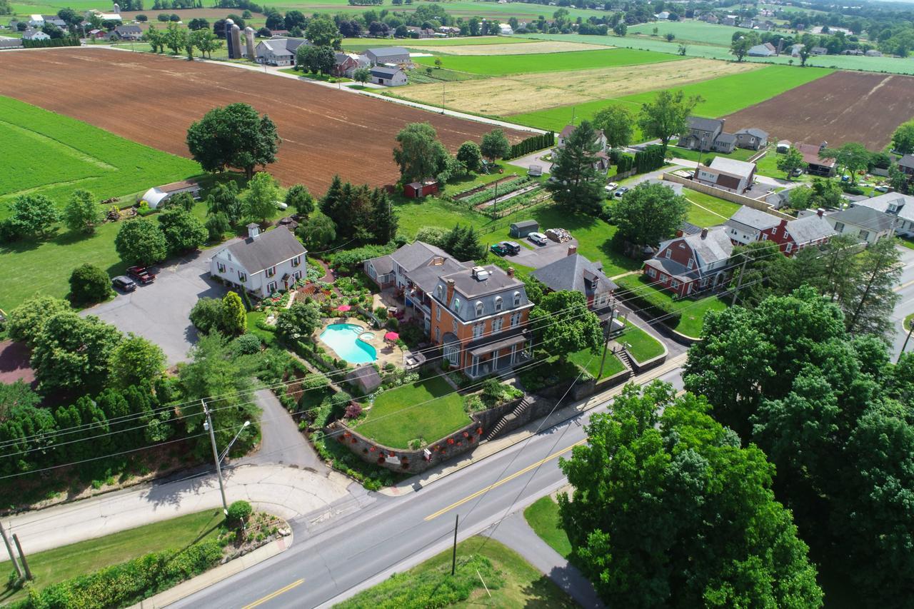 Greystone Manor Bed & Breakfast Bird-in-Hand ภายนอก รูปภาพ