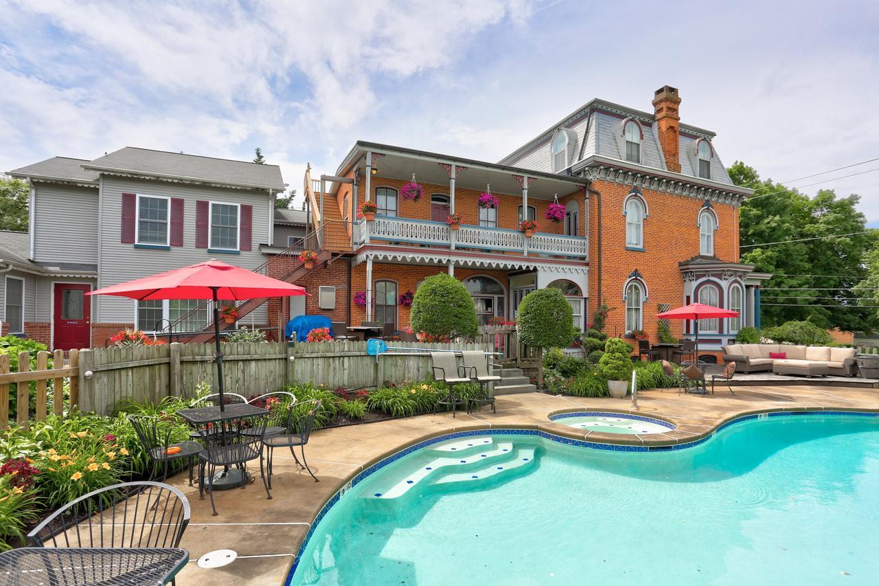 Greystone Manor Bed & Breakfast Bird-in-Hand ภายนอก รูปภาพ