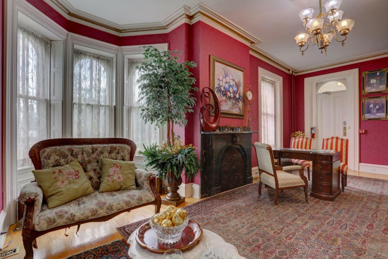 Greystone Manor Bed & Breakfast Bird-in-Hand ภายนอก รูปภาพ